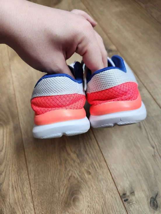 Size 2 girls champion sneakers - Picture 4 of 5